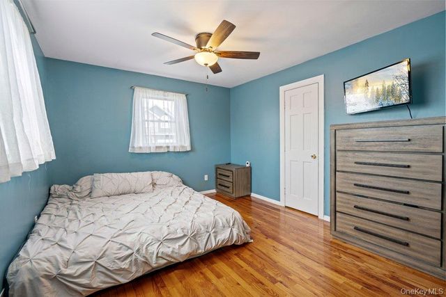 290 38 th Street, Lindenhurst, NY 11757