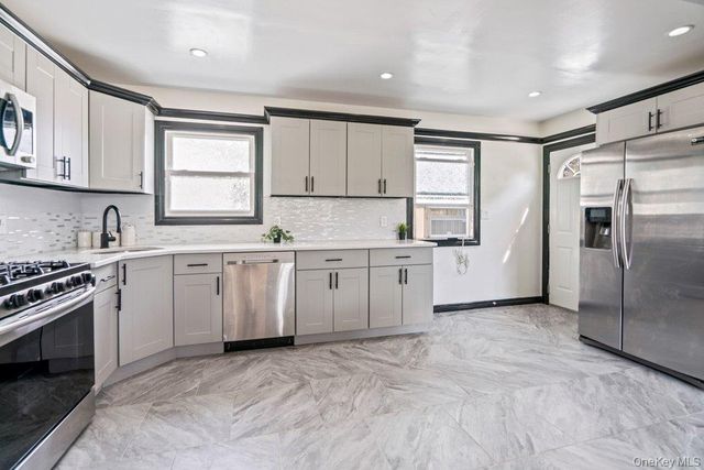 290 38 th Street, Lindenhurst, NY 11757