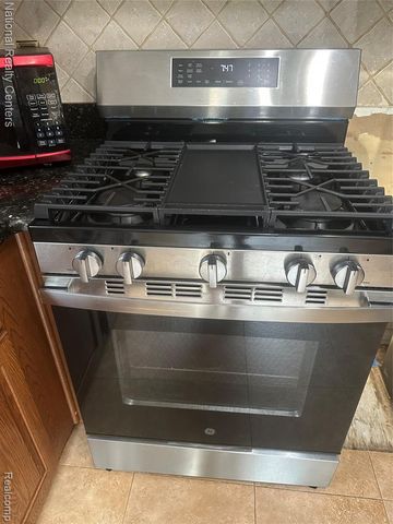 36619 Park Place Drive, Sterling Heights, MI 48310