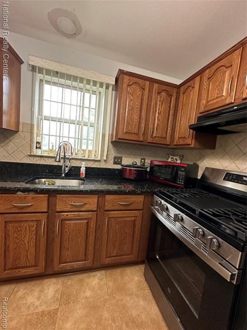 36619 Park Place Drive, Sterling Heights, MI 48310