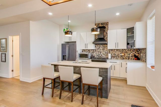 6511 S Evans Avenue, Chicago, IL 60637