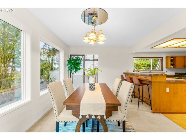 48 EAGLE CREST Dr 3E, Lake Oswego, OR 97035