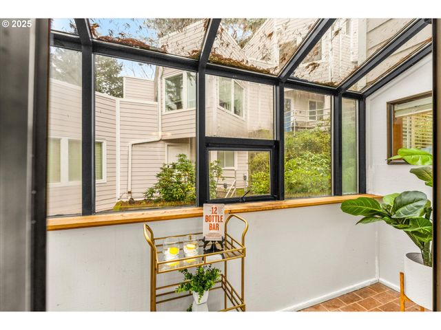 48 EAGLE CREST Dr 3E, Lake Oswego, OR 97035