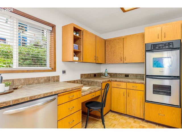 48 EAGLE CREST Dr 3E, Lake Oswego, OR 97035