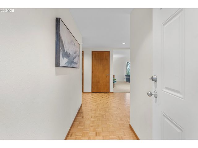 48 EAGLE CREST Dr 3E, Lake Oswego, OR 97035