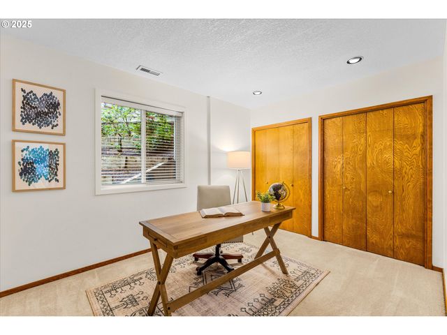 48 EAGLE CREST Dr 3E, Lake Oswego, OR 97035
