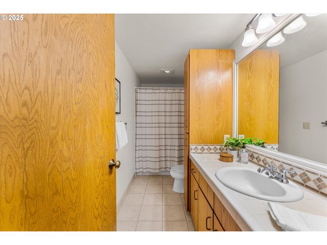 48 EAGLE CREST Dr 3E, Lake Oswego, OR 97035