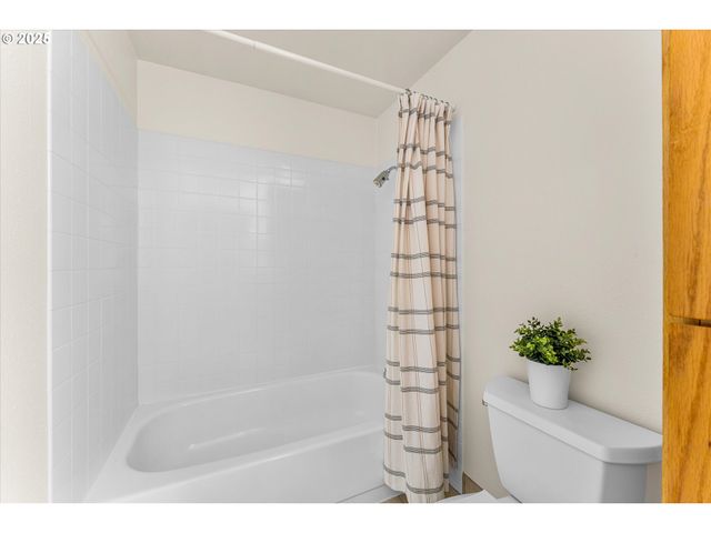 48 EAGLE CREST Dr 3E, Lake Oswego, OR 97035