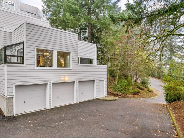 48 EAGLE CREST Dr 3E, Lake Oswego, OR 97035