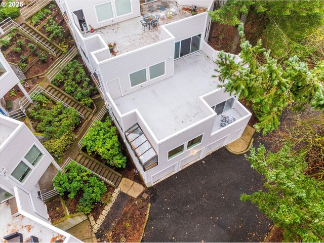 48 EAGLE CREST Dr 3E, Lake Oswego, OR 97035