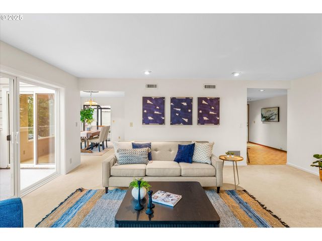 48 EAGLE CREST Dr 3E, Lake Oswego, OR 97035