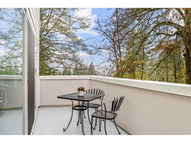 48 EAGLE CREST Dr 3E, Lake Oswego, OR 97035