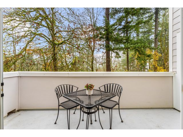48 EAGLE CREST Dr 3E, Lake Oswego, OR 97035