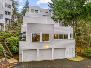 48 EAGLE CREST Dr 3E, Lake Oswego, OR 97035