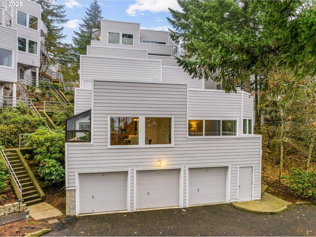 48 EAGLE CREST Dr 3E, Lake Oswego, OR 97035