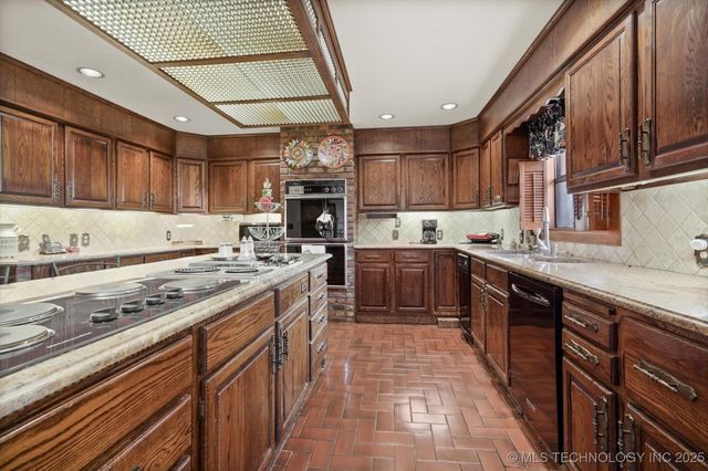 17331 S 174th Avenue E, Bixby, OK 74008