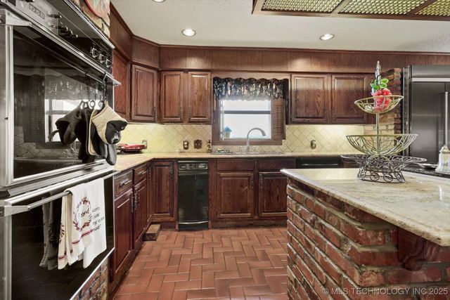 17331 S 174th Avenue E, Bixby, OK 74008