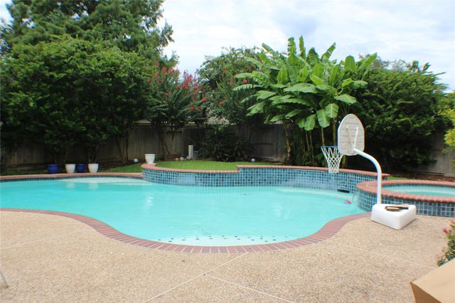 1718 Heddon Falls Drive, Sugar Land, TX 77479