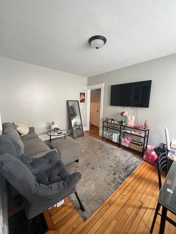 9 Carruth St 1, Quincy, MA 02170