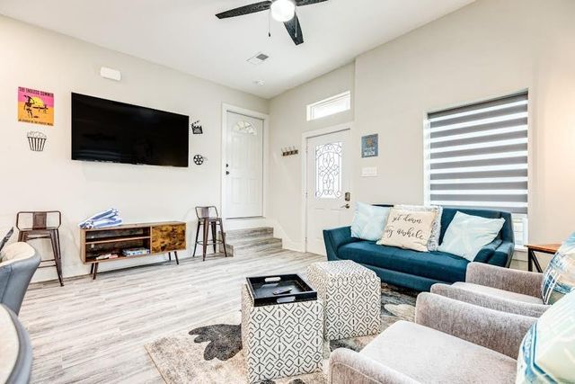 2827 Avenue Q A, Galveston, TX 77550