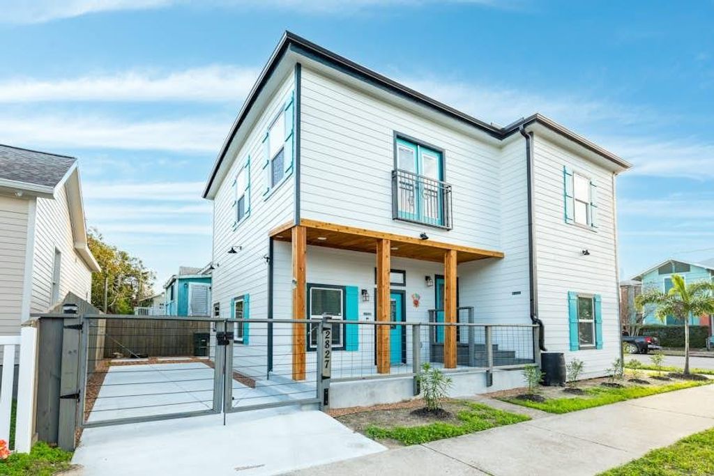 2827 Avenue Q A, Galveston, TX 77550
