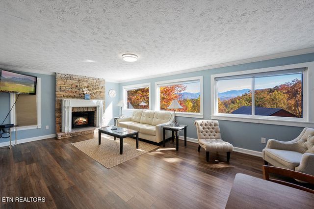 1106 Tanrac Tr, Gatlinburg, TN 37738