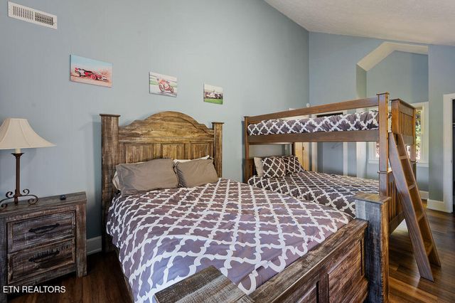 1106 Tanrac Tr, Gatlinburg, TN 37738