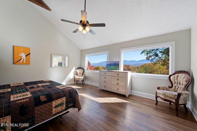 1106 Tanrac Tr, Gatlinburg, TN 37738