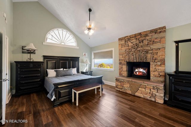 1106 Tanrac Tr, Gatlinburg, TN 37738