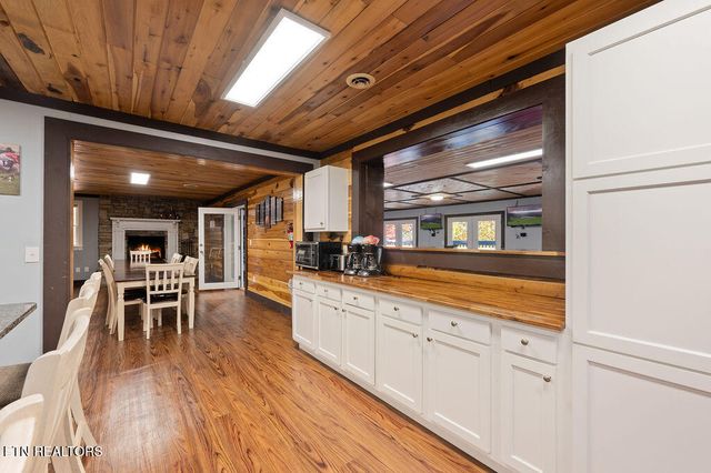 1106 Tanrac Tr, Gatlinburg, TN 37738