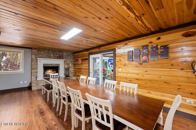 1106 Tanrac Tr, Gatlinburg, TN 37738