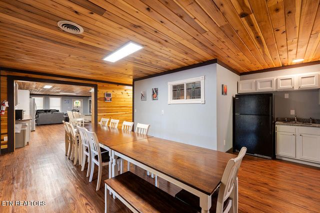 1106 Tanrac Tr, Gatlinburg, TN 37738