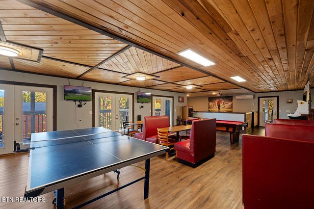 1106 Tanrac Tr, Gatlinburg, TN 37738