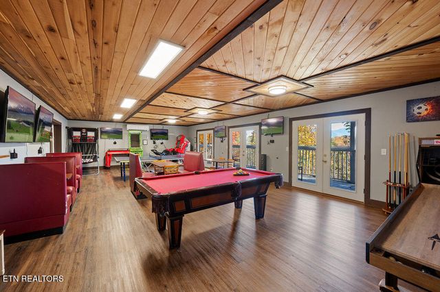 1106 Tanrac Tr, Gatlinburg, TN 37738