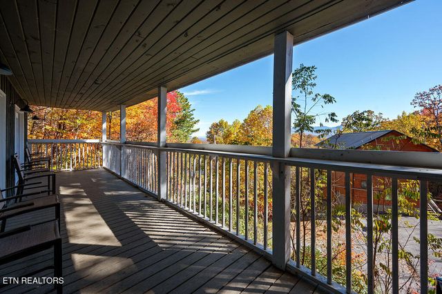 1106 Tanrac Tr, Gatlinburg, TN 37738