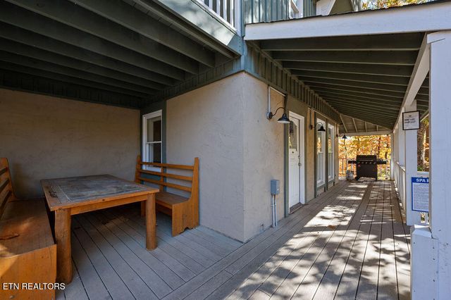 1106 Tanrac Tr, Gatlinburg, TN 37738