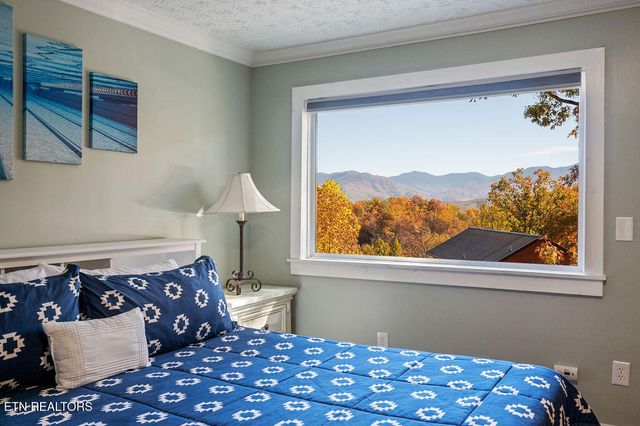 1106 Tanrac Tr, Gatlinburg, TN 37738