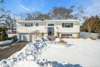 34 Corsa Street, Dix Hills, NY 11746