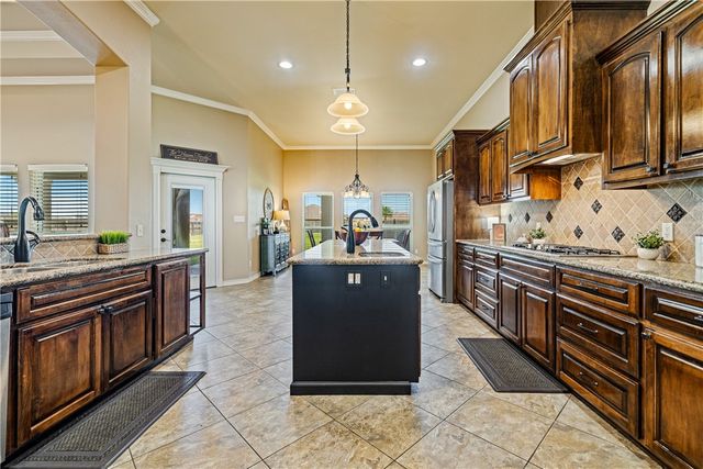 5614 Kitty Hawk Dr, Corpus Christi, TX 78414