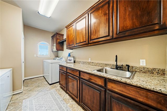 5614 Kitty Hawk Dr, Corpus Christi, TX 78414