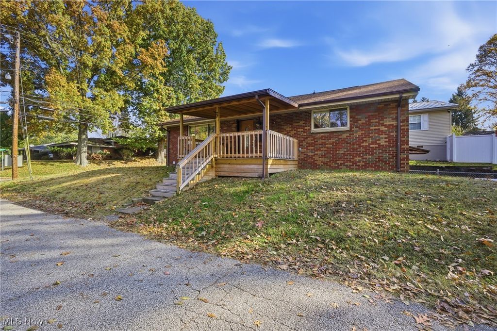 2706 12th Avenue, Vienna, WV 26105