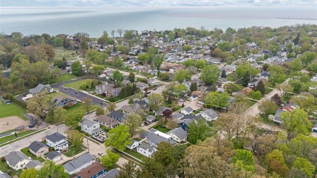 2010 Forres Avenue, Saint Joseph, MI 49085