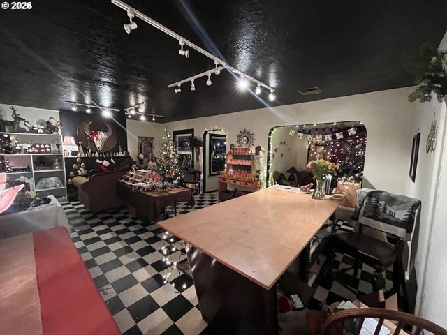 1030 W 5TH Ave, Eugene, OR 97402