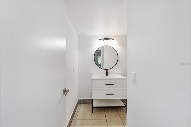 8202 FAIRWAYS CIRCLE B202, Ocala, FL 34472