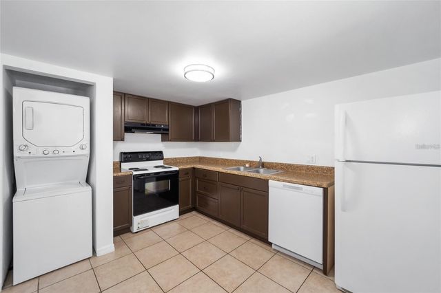 8202 FAIRWAYS CIRCLE B202, Ocala, FL 34472