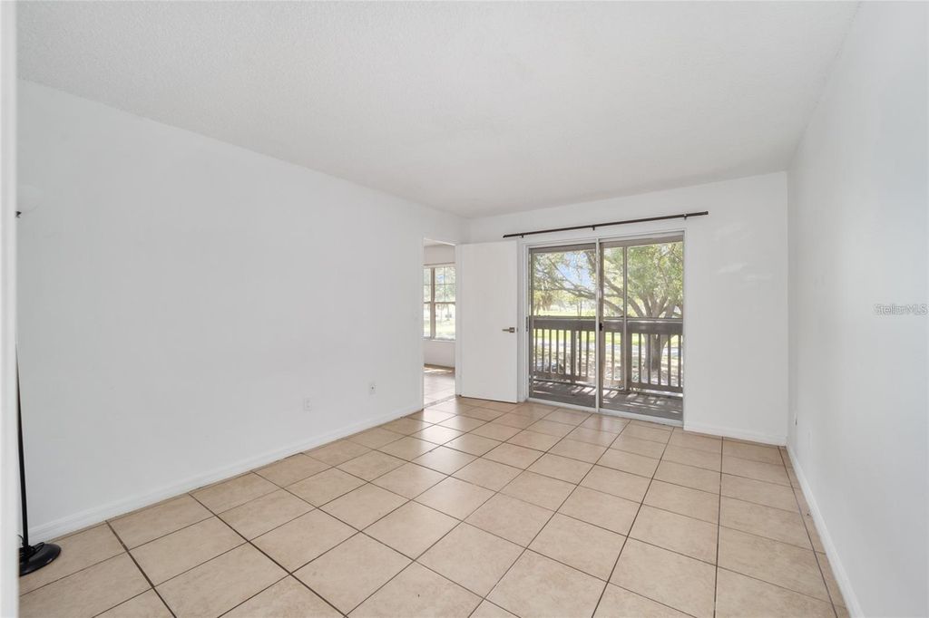 Image 15 of property listing at 8202 FAIRWAYS CIRCLE B202, Ocala, FL 34472