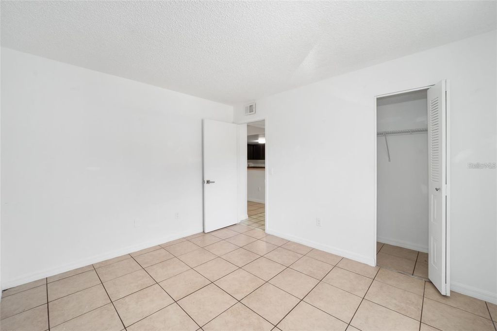 Image 19 of property listing at 8202 FAIRWAYS CIRCLE B202, Ocala, FL 34472