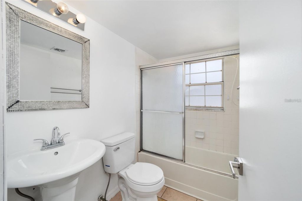 Image 20 of property listing at 8202 FAIRWAYS CIRCLE B202, Ocala, FL 34472