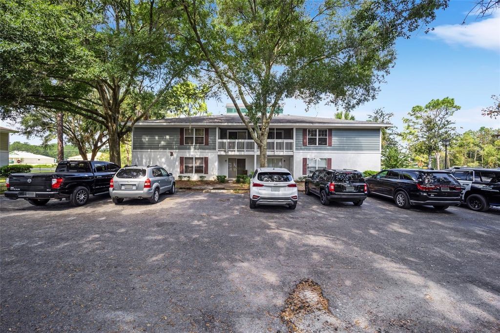 Image 22 of property listing at 8202 FAIRWAYS CIRCLE B202, Ocala, FL 34472