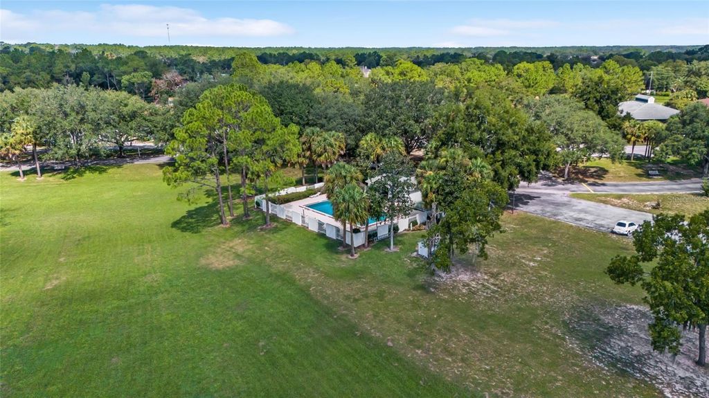 Image 23 of property listing at 8202 FAIRWAYS CIRCLE B202, Ocala, FL 34472